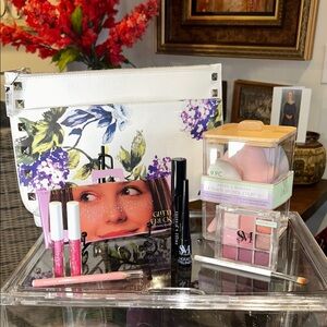 White House Black Market Cosmetic bag/clutch with Smoke & Mirrors Makeup Set NWT